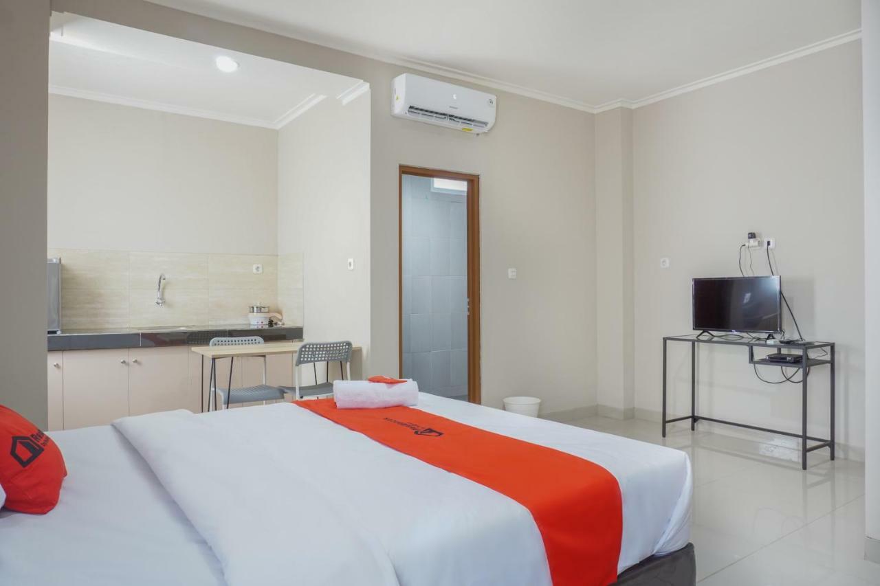 Residences By Reddoorz Near Mt Haryono - Minimum Stay 7 Days جاكرتا المظهر الخارجي الصورة